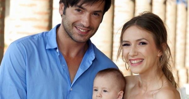 Fiul Adelei Popescu si al lui Radu Valcan a fost botezat duminica