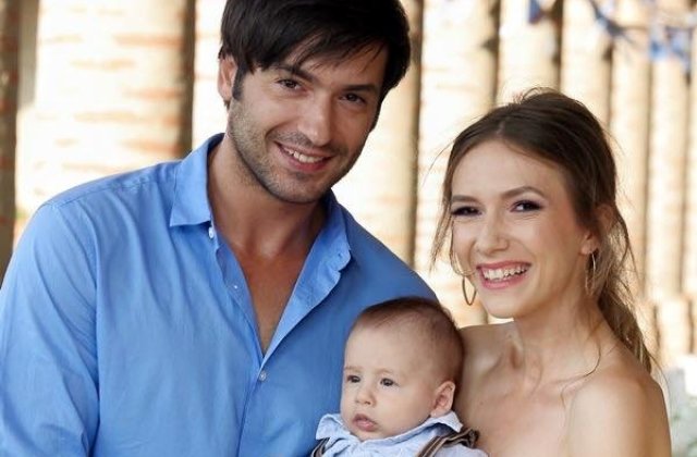 Fiul Adelei Popescu si al lui Radu Valcan a fost botezat duminica