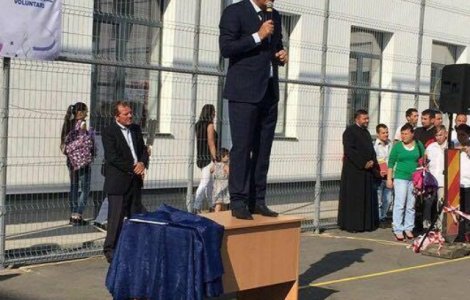 F. Pandele, intr-o postura inedita la scoala