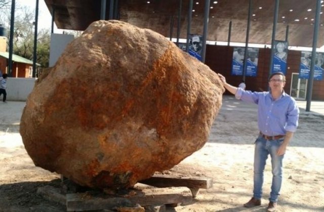 Un meteorit cu o greutate de 30 de tone, identificat in Argentina