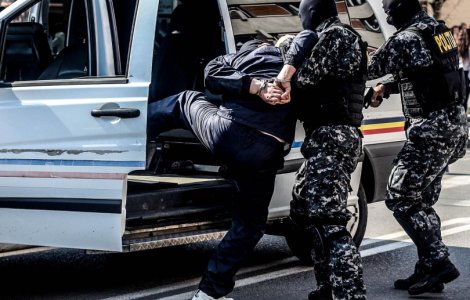 Retea de trafic de migranti, care actiona si in Romania, anihilata