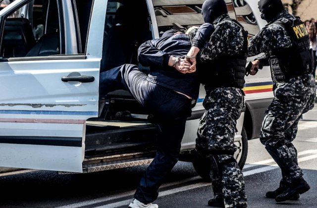 Retea de trafic de migranti, care actiona si in Romania, anihilata in Timis