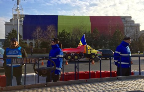 Circa 3.000 de participanti la protestul transportatorilor din Piata Victoriei, la care au venit si taximetristi