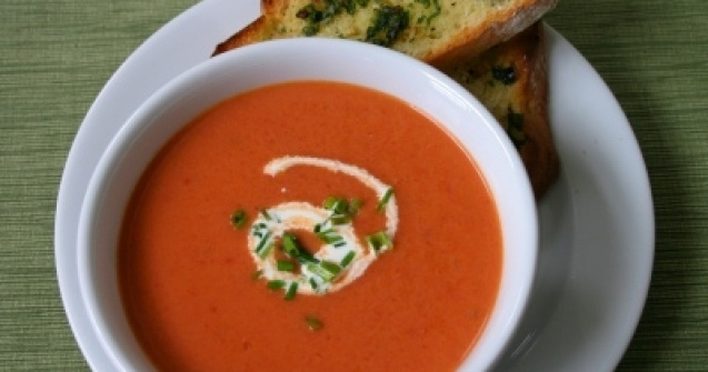 RETETE VECHI DE 100 DE ANI: Tomate umplute cu peste si supa speciala