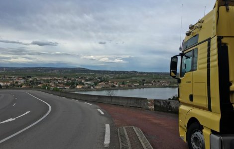 ASF confirma ca va fixa un tarif RCA de referinta de 7.500 de lei pentru camioanele de peste 16 tone