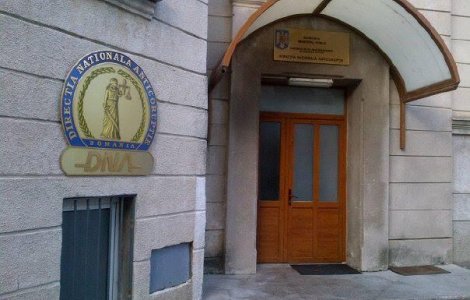 DNA a retinut doi fosti sefi ai Loteriei