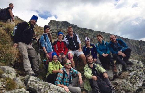 Presedintele Iohannis, din nou pe munte. S-a fotografiat cu un grup de tineri