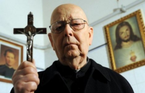 Fostul exorcist-sef al Vaticanului a murit