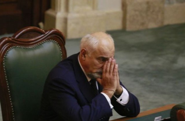 Varujan Vosganian candideaza din nou. Senatorul va scapa de urmarirea penala, daca va fi ales