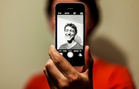 Selfie-urile te pot face mai fericit, arata un studiu nou