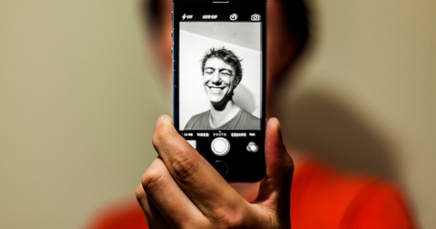 Selfie-urile te pot face mai fericit, arata un studiu nou