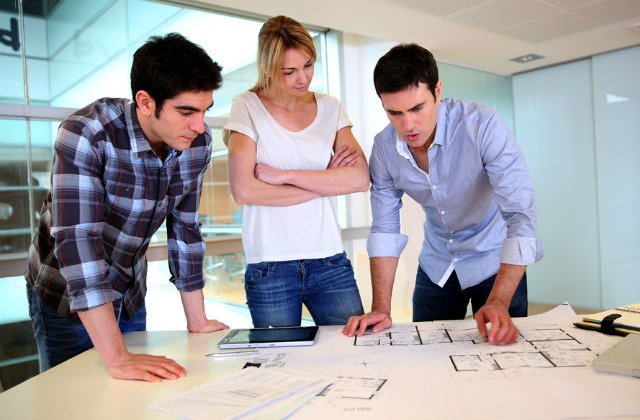 Lupta antreprenorilor pentru a debloca resurse pentru afacerile lor. Ce strategii au descoperit