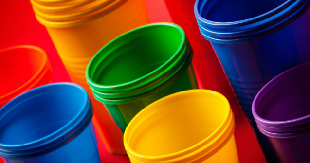 Franta, prima tara care interzice vesela si tacamurile de plastic