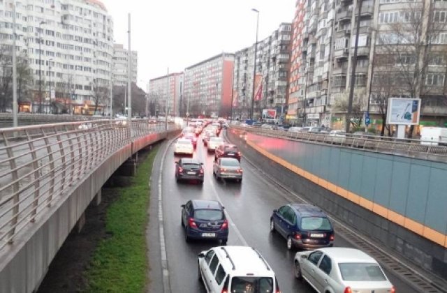 [VIDEO] Bucurestiul, paralizat de ploaie