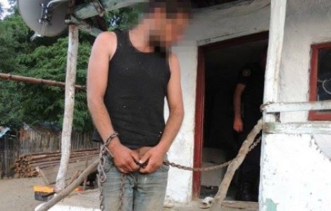 Unul dintre barbatii tinuti ca sclavi de catre romii de la Berevoesti a fost gasit spanzurat