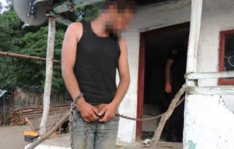 Unul dintre barbatii tinuti ca sclavi de catre romii de la Berevoesti a fost gasit spanzurat