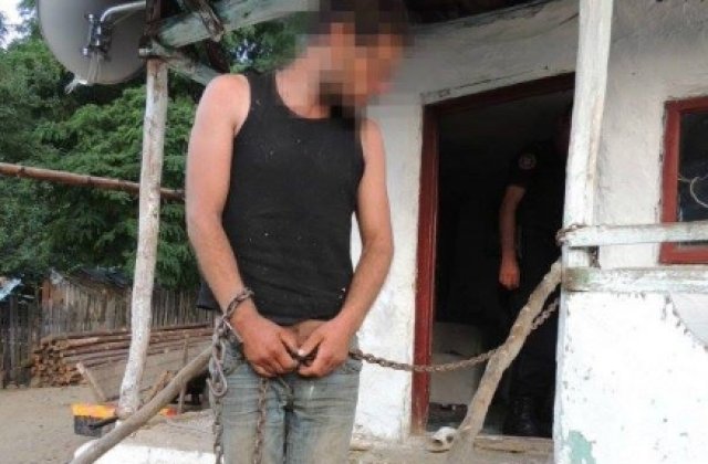 Unul dintre barbatii tinuti ca sclavi de catre romii de la Berevoesti a fost gasit spanzurat