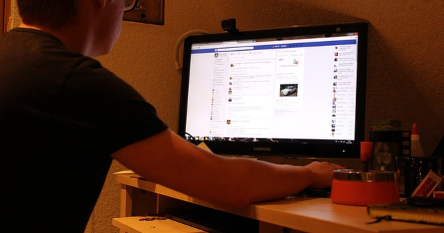 RAPORT INS: Peste 35% dintre gospodariile din Romania au masina si jumatate dispun de un calculator