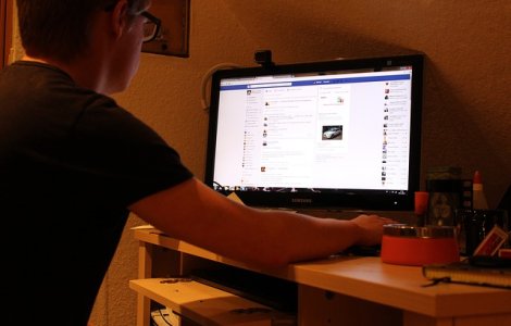 RAPORT INS: Peste 35% dintre gospodariile din Romania au masina si jumatate dispun de un calculator