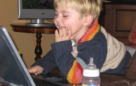 Copii sub 10 ani intra pe site-uri pentru adulti