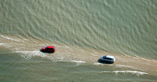 Acest drum din Franta este inghitit de ape de doua ori pe zi