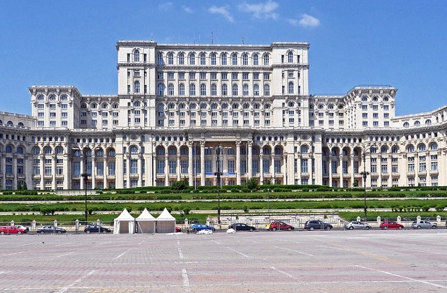 iMapp 2016, in Piata Constitutiei. Mindscape Studio participa cu video mapping-ul WE ARE THEM