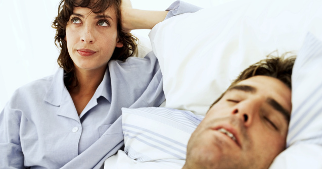 De ce vorbesc oamenii in somn