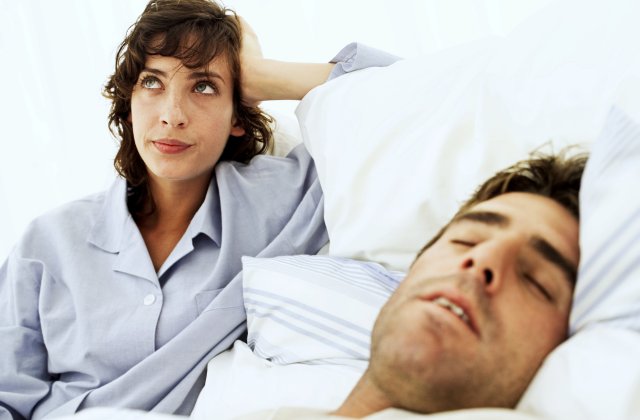 De ce vorbesc oamenii in somn