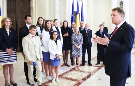  Foto  Sportivii medaliati la Rio, decorati de presedintele Iohannis