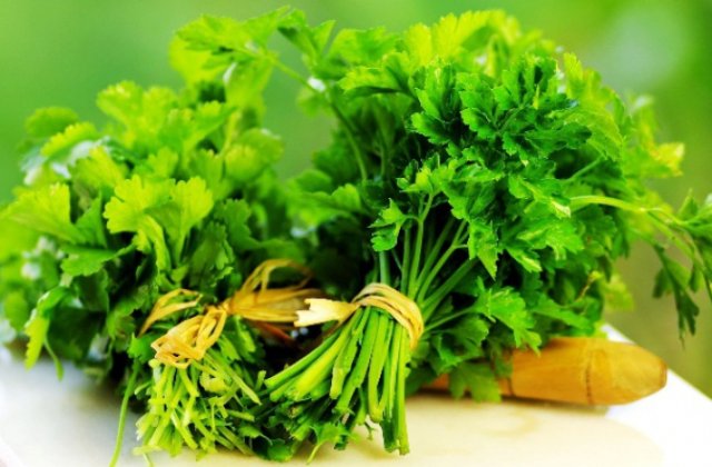 Top 10 afectiuni tratate cu ajutorul patrunjelului