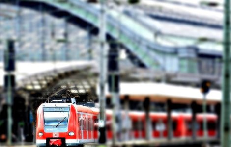 SUA: Un tren de pasageri a deraiat, lovind cladirea unei gari. Peste 100 de raniti