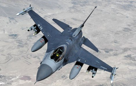  Video  Primele avioane romanesti F-16 au aterizat in tara