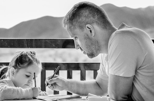 Salariatii care adopta copii au dreptul la concediu platit