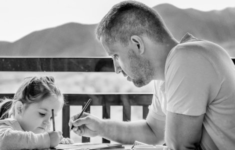 Salariatii care adopta copii au dreptul la concediu platit