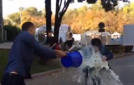  Video  Un protestatar "excentric", anchetat penal