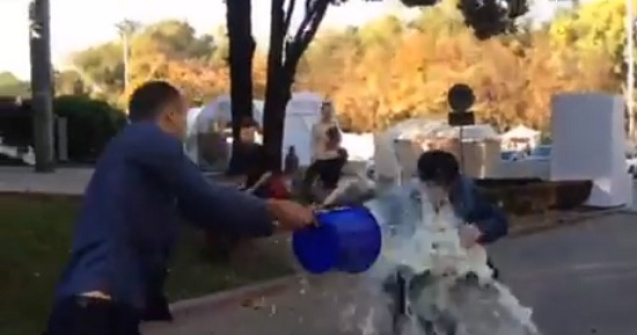  Video  Un protestatar "excentric", anchetat penal