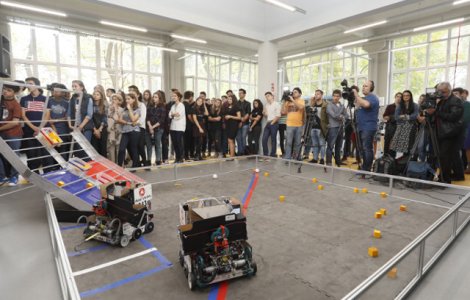 First Tech Challenge, competitia nationala de robotica pentru liceeni, s-a lansat luni