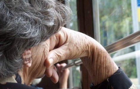 Un barbat din Galati, bolnav psihic, si-a torturat si ucis tatal