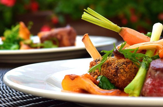 Nu te mai infometa! Top 7 motive sa nu mai sari niciodata peste mese