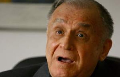Ion Iliescu lasa scaunul de parlamentar unui candidat mai tanar