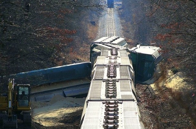 [Foto] [Video] Accident GRAV in apropiere de New York! Un tren cu 600 de pasageri la bord a deraiat