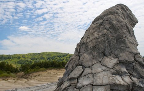 Un vulcan noroios din Romania, reactivat in urma cutremurelor