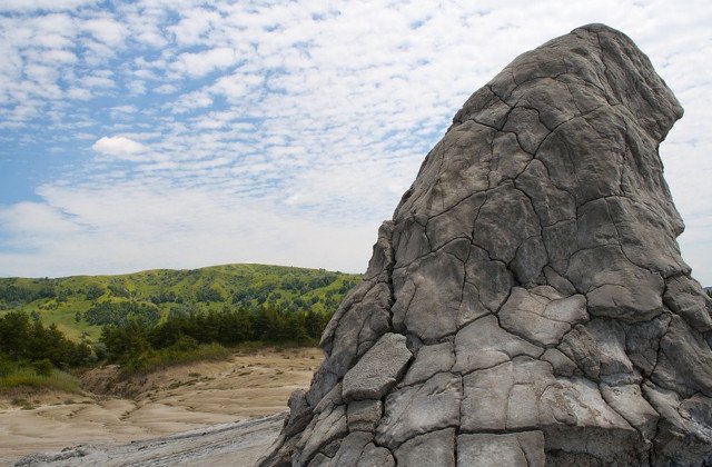Un vulcan noroios din Romania, reactivat in urma cutremurelor