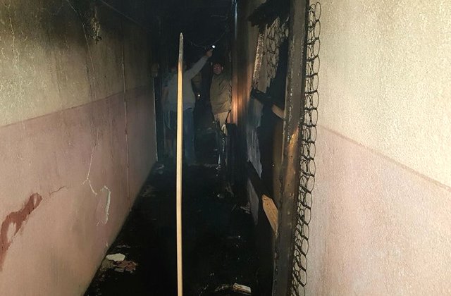 Incendiu intr-un bloc din Timisoara, de la o tigara lasata aprinsa. 31 de oameni au fost evacuati