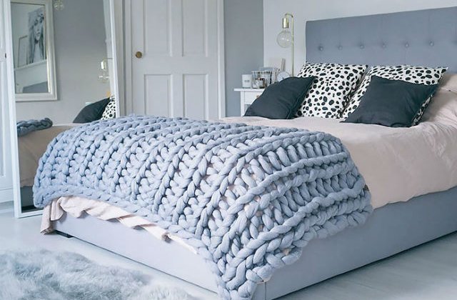 [VIDEO] Poti croseta aceasta patura pufoasa in doar patru ore. Uite cum