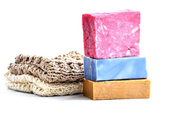 Motivul SURPRINZATOR pentru care ar trebui sa-ti pui un sapun sub asternuturi