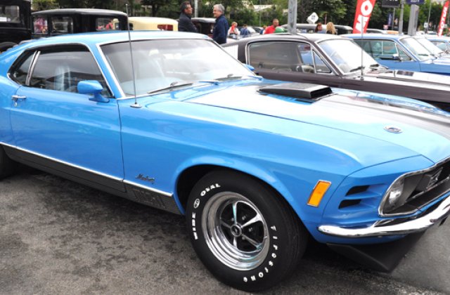 Retro Parada Toamnei 2016 aduce peste 120 de autovehicule de epoca in Bucuresti