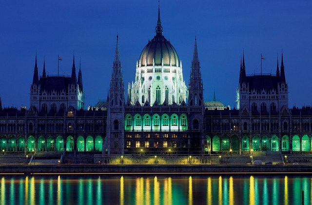 Feerie nocturna! Cele mai FRUMOS luminate orase din lume