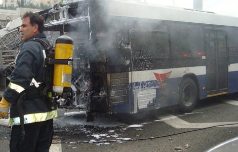 Doua autobuze pline cu oameni s-au ciocnit in viteza