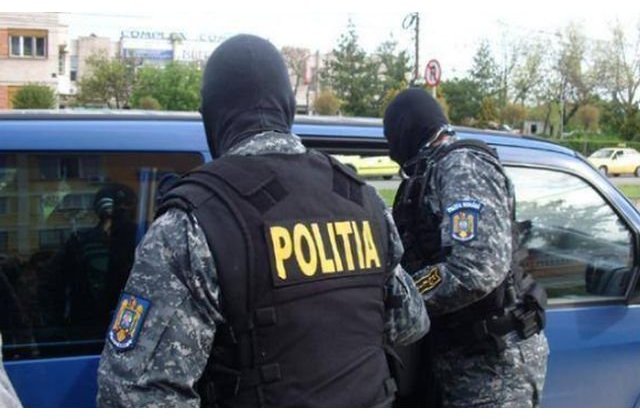 George Ivanescu si alte 9 persoane, printre care 3 sefi din ANAF, ANV si MFP, retinuti in dosarul de evaziune fiscala